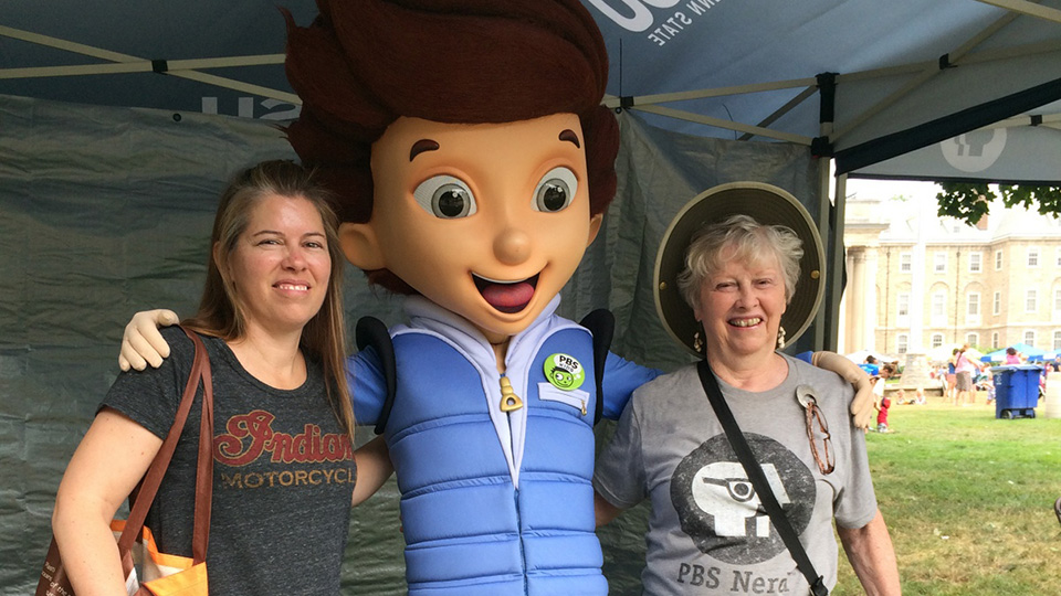 Jet from Ready Jet GO poses for a photo with guests at 2016 Central PA Arts Fest