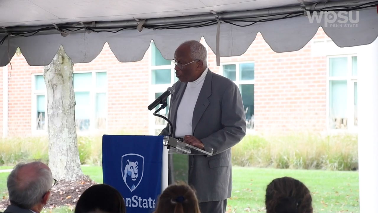 Guy Bluford speaking at a podium