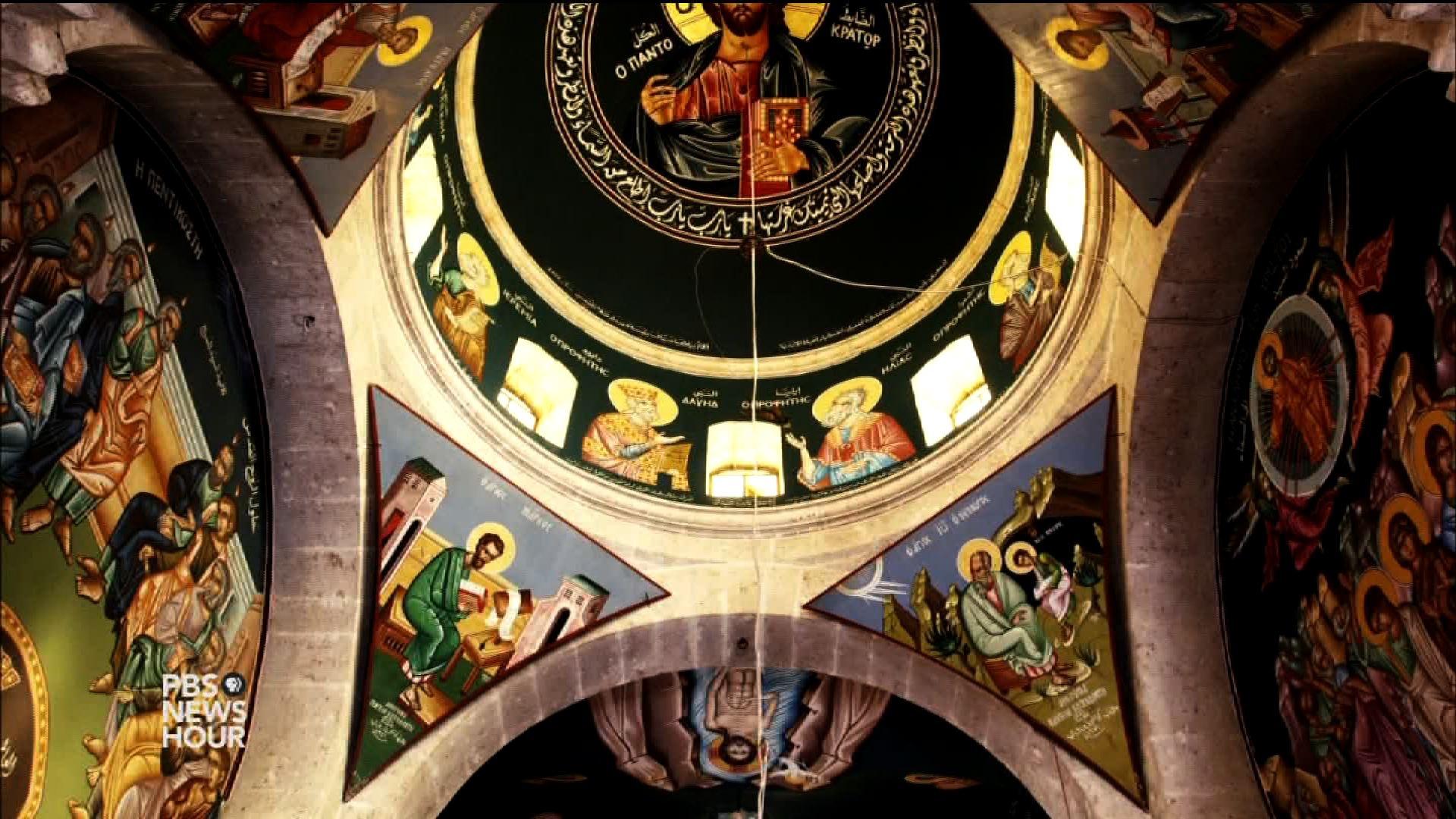 A picture of the inside of a Syrian church.