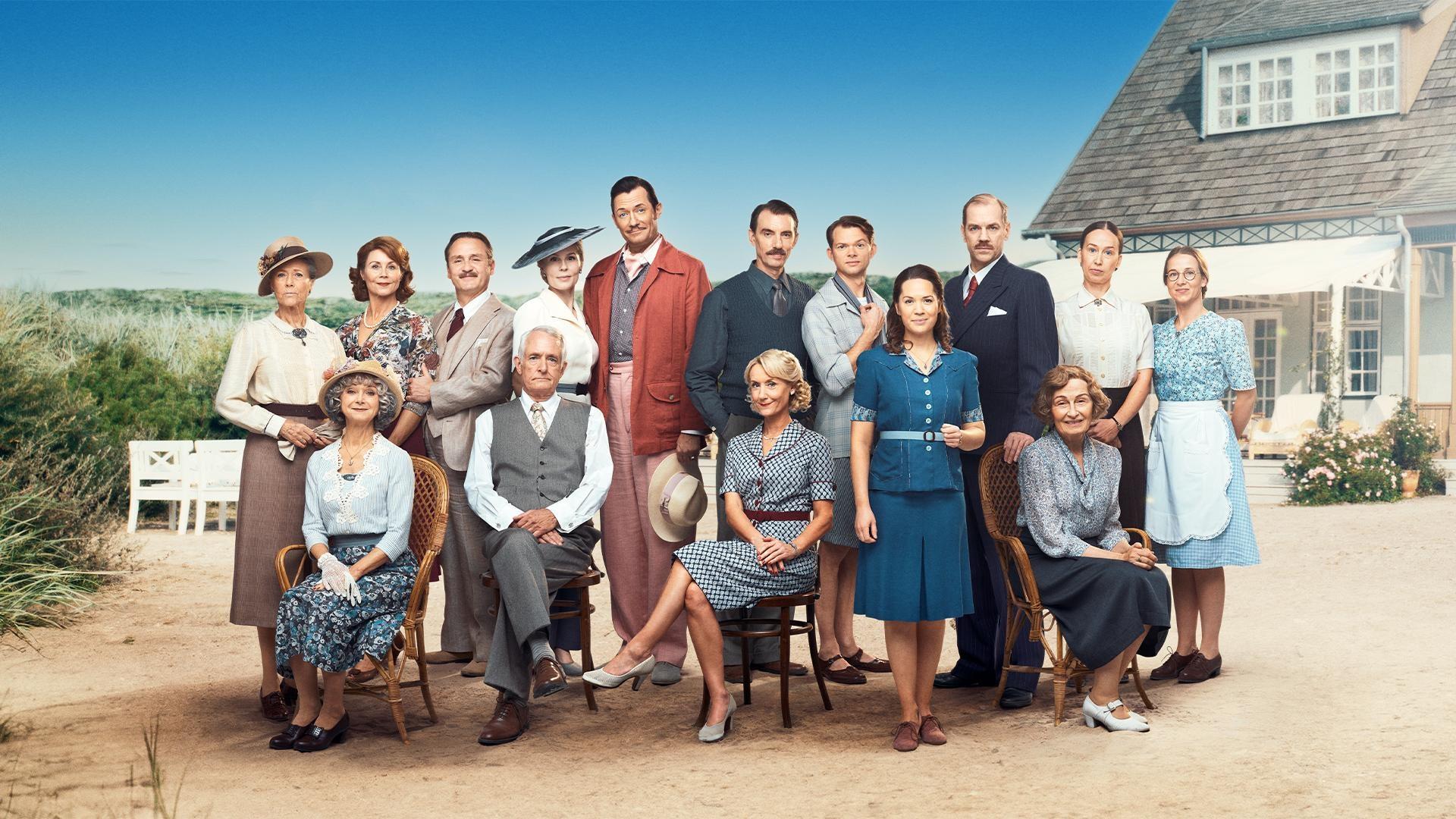 Cast of Seaside Hotel.